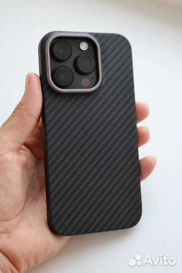 Чехлы на iPhone 14 pro carbon