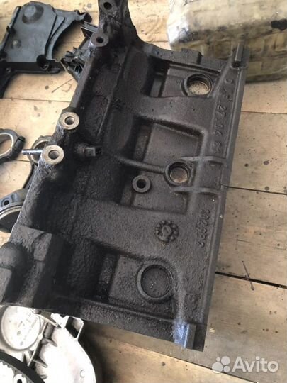 Блок двигателя Renault scenic 1.6 2005 год K4M