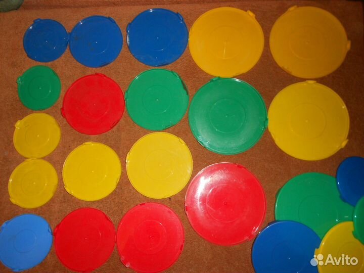 Крышки пластмассовые для салатниц разные новые