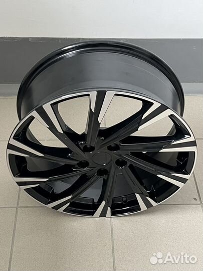 Диски литые Khomen R19, 5x114,3, новые, 4 шт