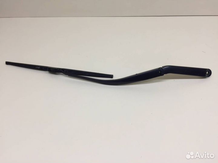 Поводок стеклоочистителя передний правый Toyota Ca