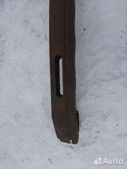 Усилитель переднего бампера Chrysler Voyager 1996г