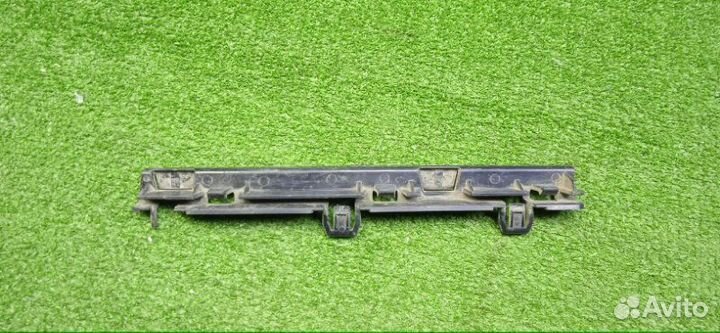 Кронштейн передний правый Bmw X1 2009