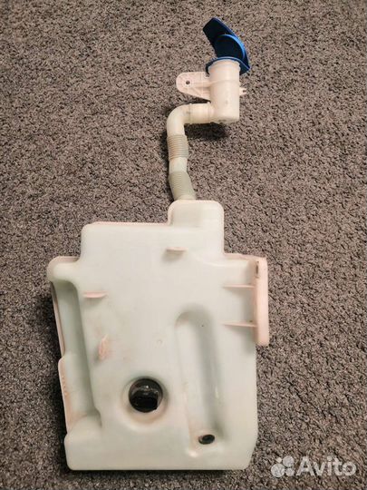 Бачок омывателя volkswagen caddy 2011