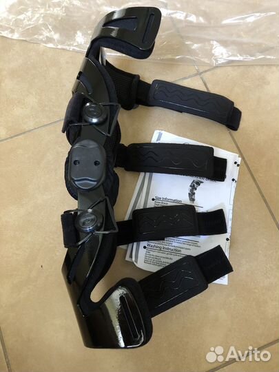 Наколенник Knee Brace