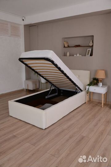 Кровать с матрасом и подъемным механизмом 90х200