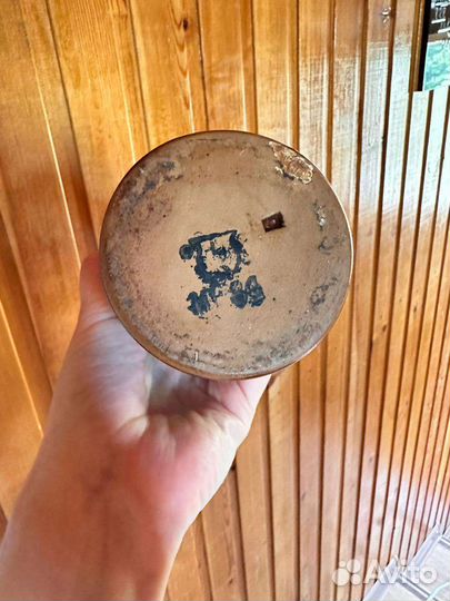 Интерьерная глиняная ваза с узким горлышком