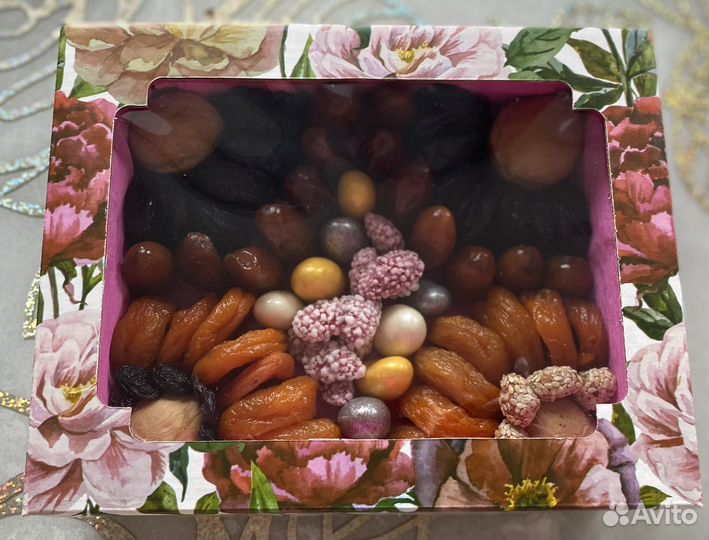 Боксы с орехами и сухофруктами