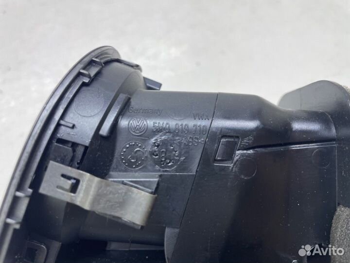 Дефлектор правый Volkswagen Tiguan 2.0 2009