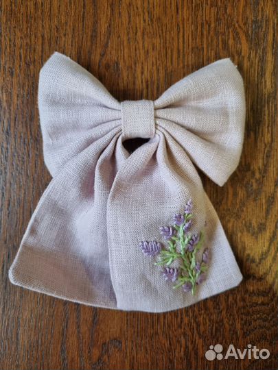 Заколка бант с вышивкой