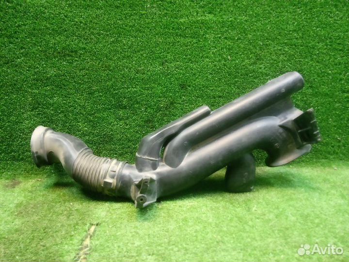 Воздухозаборник передний Opel Zafira B A05