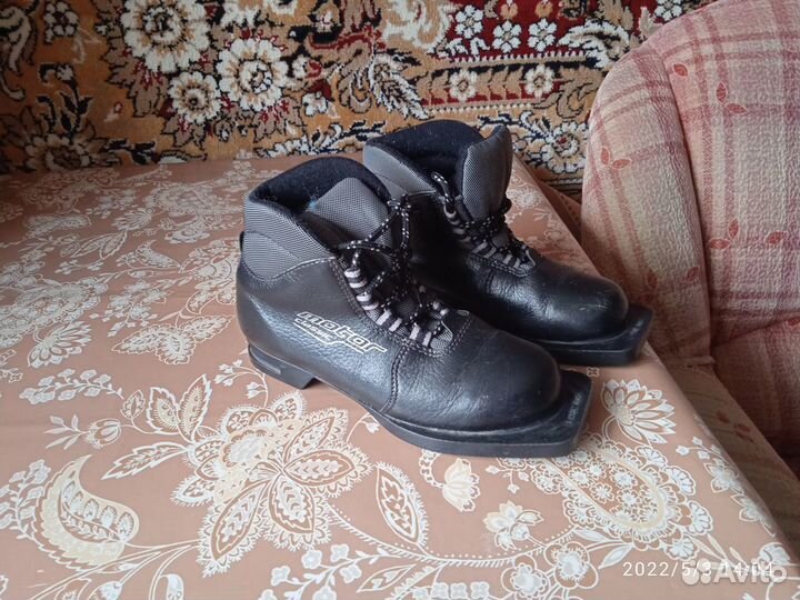 Лыжные ботинки