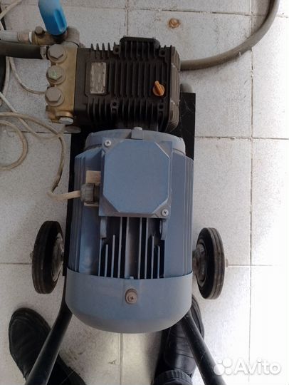 Новый аппарат для мойки машин