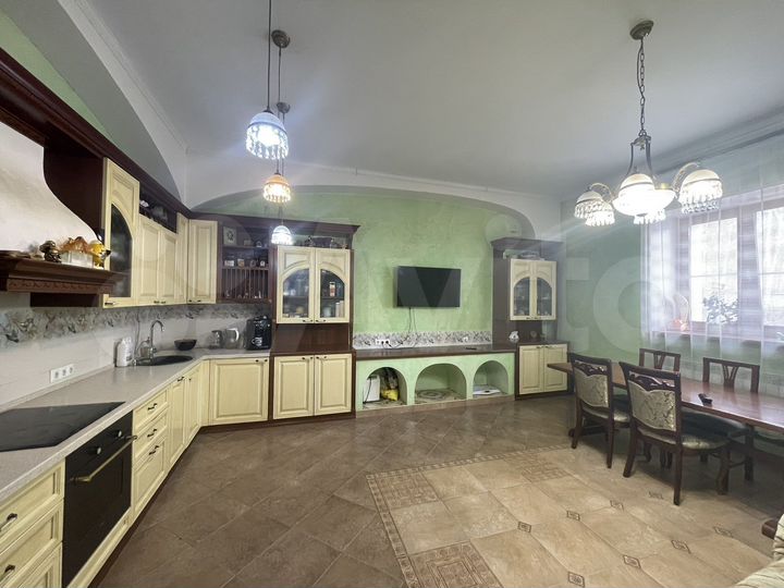 Коттедж 350 м² на участке 10 сот.