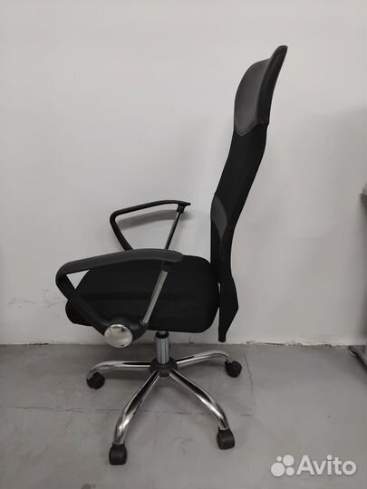 Добротное. эргономичное.удобное кресло Brabich