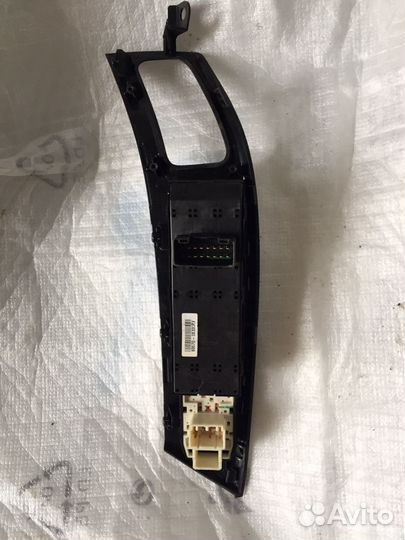 Блок управления стеклами Hyundai Elantra