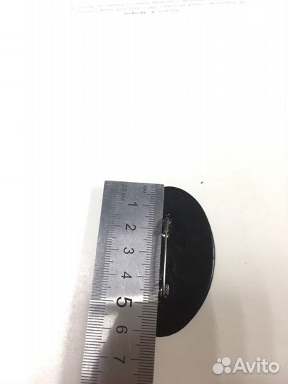 Брошь Мстера Тройка