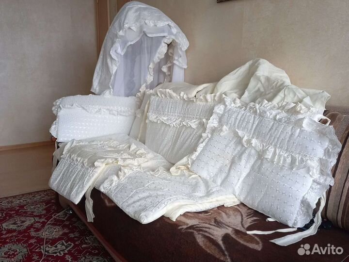 Комплект в детскую кроватку с балдахином