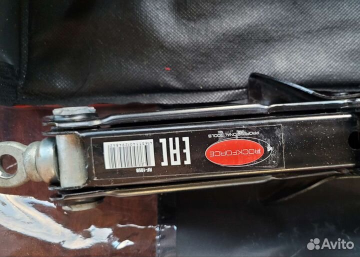 Домкрат автомобильный