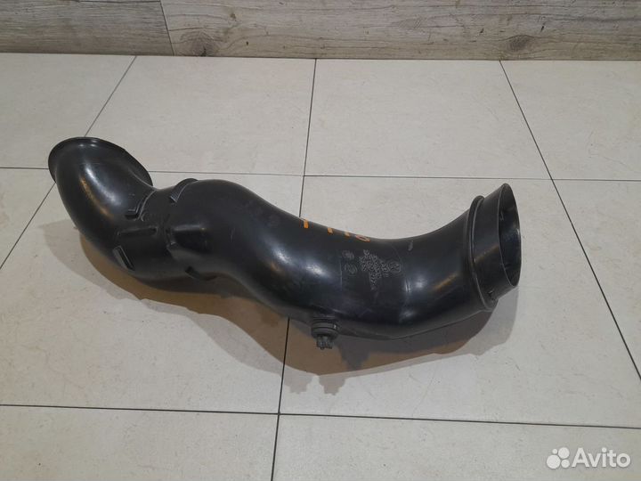 Патрубок воздушного фильтра VW Touareg NF / FL