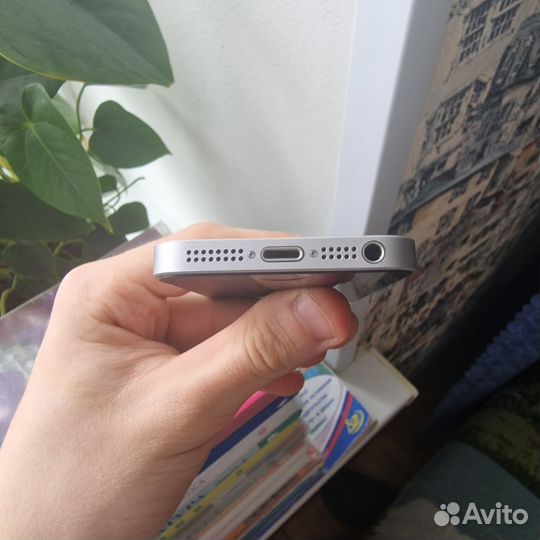 iPhone SE, 32 ГБ
