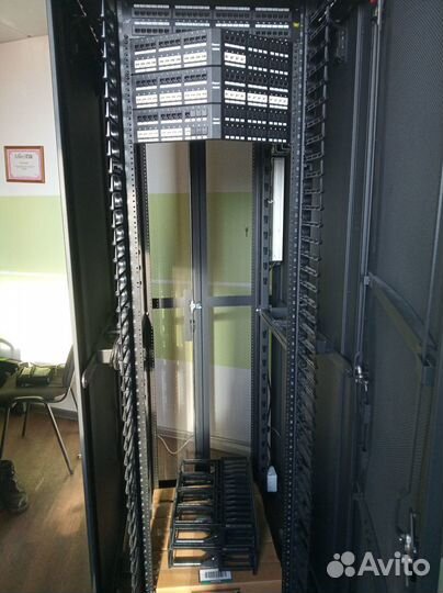 Шкаф серверный напольный NET-access CN1 Panduit