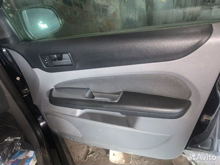 Обшивки дверей Ford Focus 2