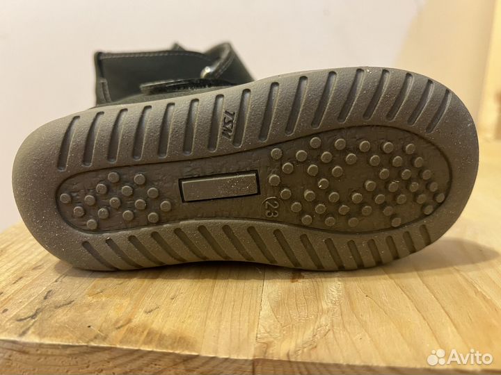 Ботинки на мальчика 23