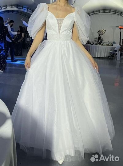 Свадебное платье 42 44 бу