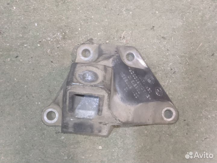 Кронштейн двигателя правый BMW 7 F01 F02