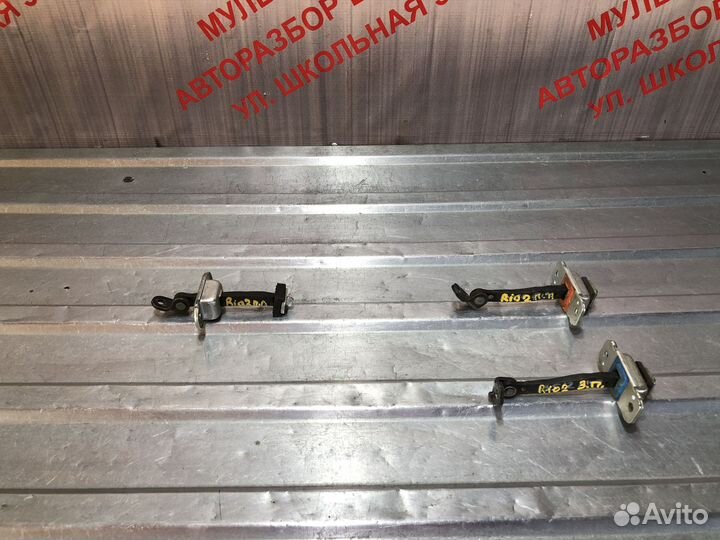 Ограничитель двери дверной Киа Рио 2