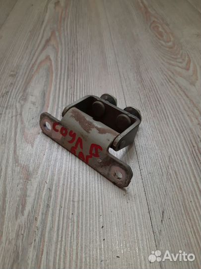 Петля крышки багажника Kia soul 2