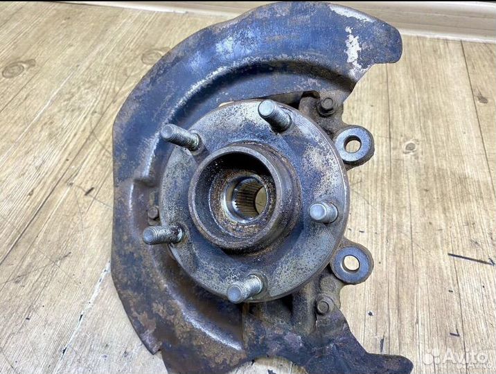 Поворотный кулак передний правый mazda3,axela