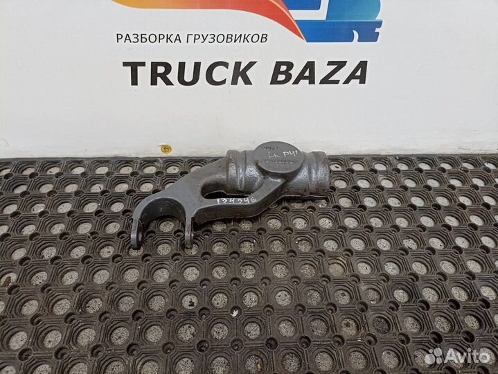 7422118968 Кронштейн амортизатора переднего левый