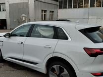 Audi e-tron AT, 2021, битый, 21 000 км, с пробегом, цена 6 000 000 руб.