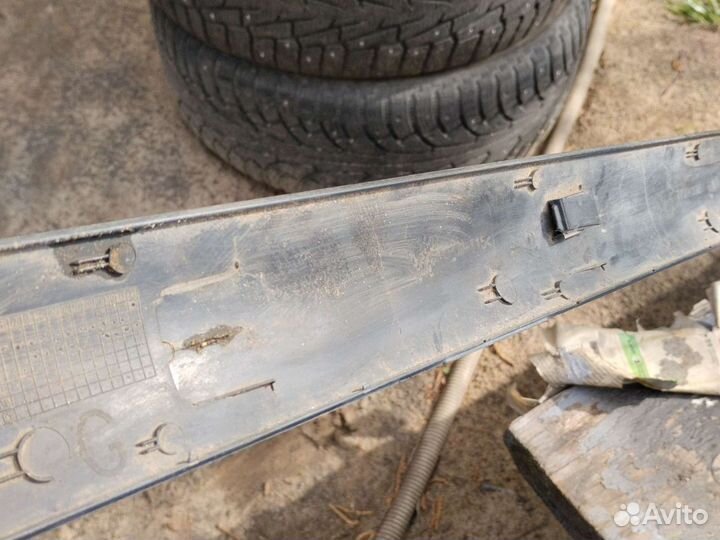 Молдинг передней левой двери рено меган 1