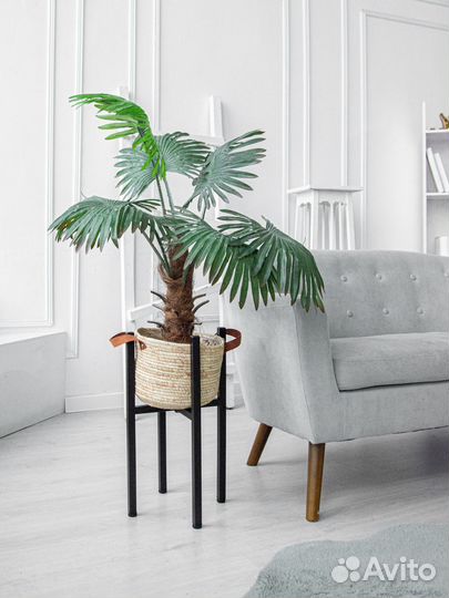 Металлическая полка для цветов