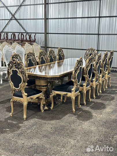 Стол со стульями