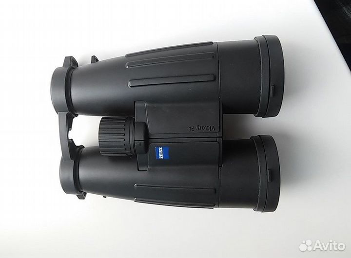 Бинокль Carl Zeiss Victory 10x42 T* FL