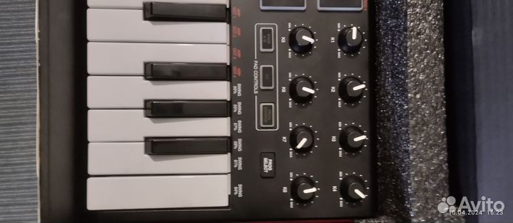 Миди клавиатура akai mpk mini