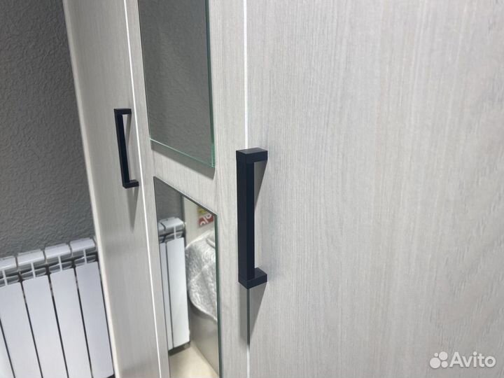 Шкаф распашной с зеркалом