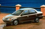 Geo Metro I (1989—1997) Хетчбэк