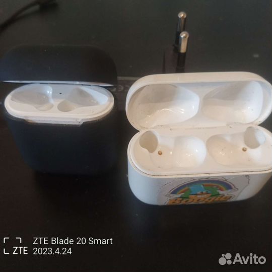 База для блютуз наушников