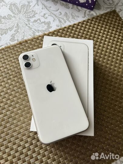 Телефон iPhone 11