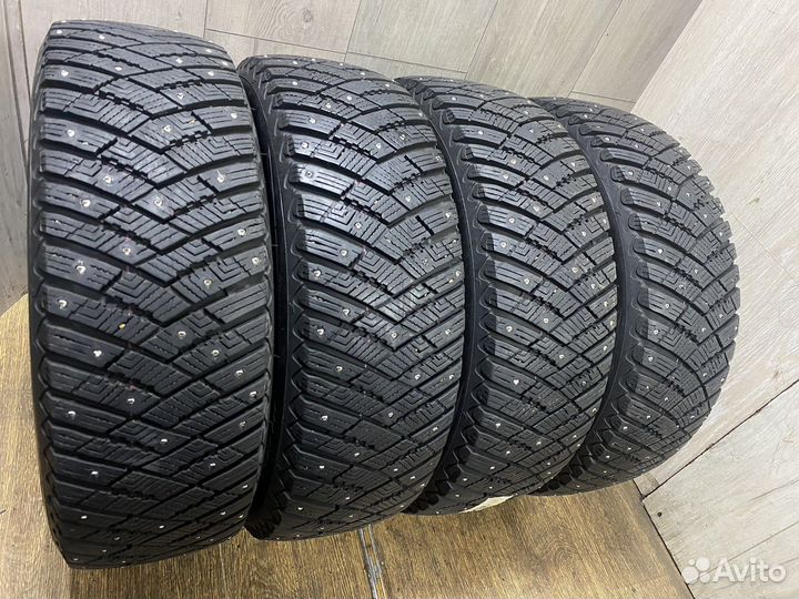 Goodyear UltraGrip Ice Arctic SUV 215/60 R17