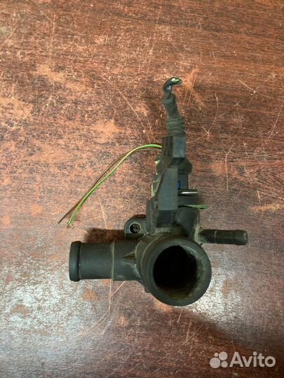 Фланец охлаждения ауди 100 с4