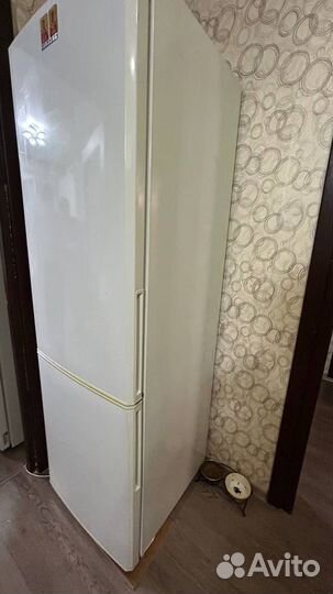 Продаю холодильник samsung. Возможен торг