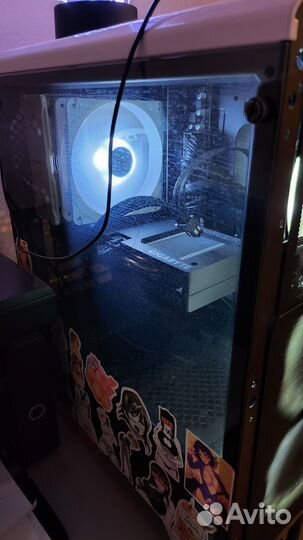 Игровой компьютер с двумя мониторами RTX4060