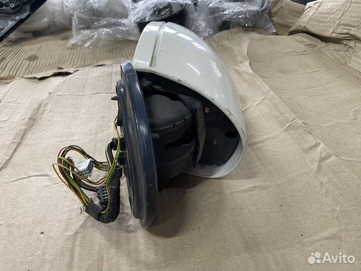 Левое боковое зеркало Mercedes Benz W211 белое