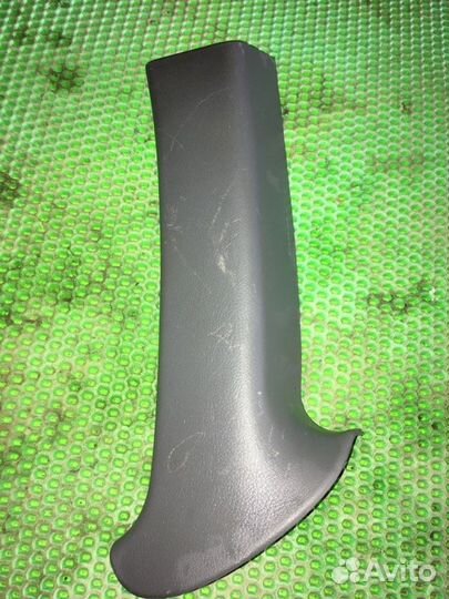 Обшивка накладка задней стойки задняя левая